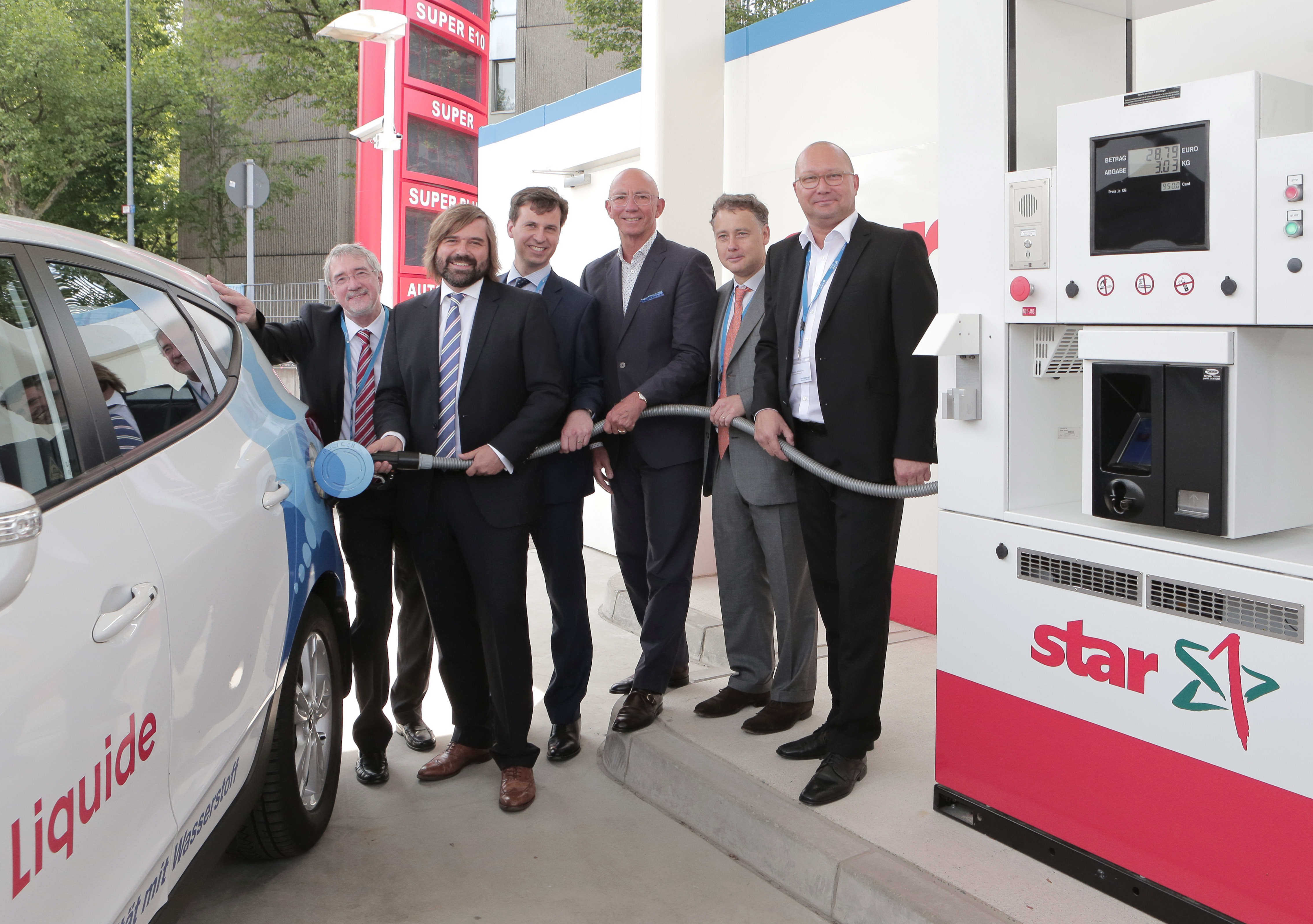 Eroeffnung_Wasserstofftankstelle_Muelheim_2.jpg