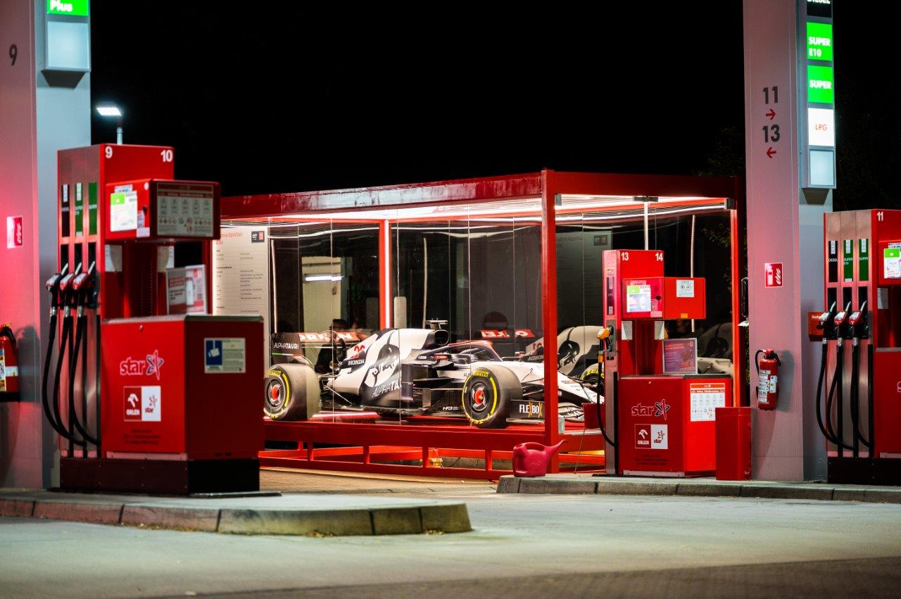 Formel 1-Wagen an der star Tankstelle in Elmshorn_2_web.jpg