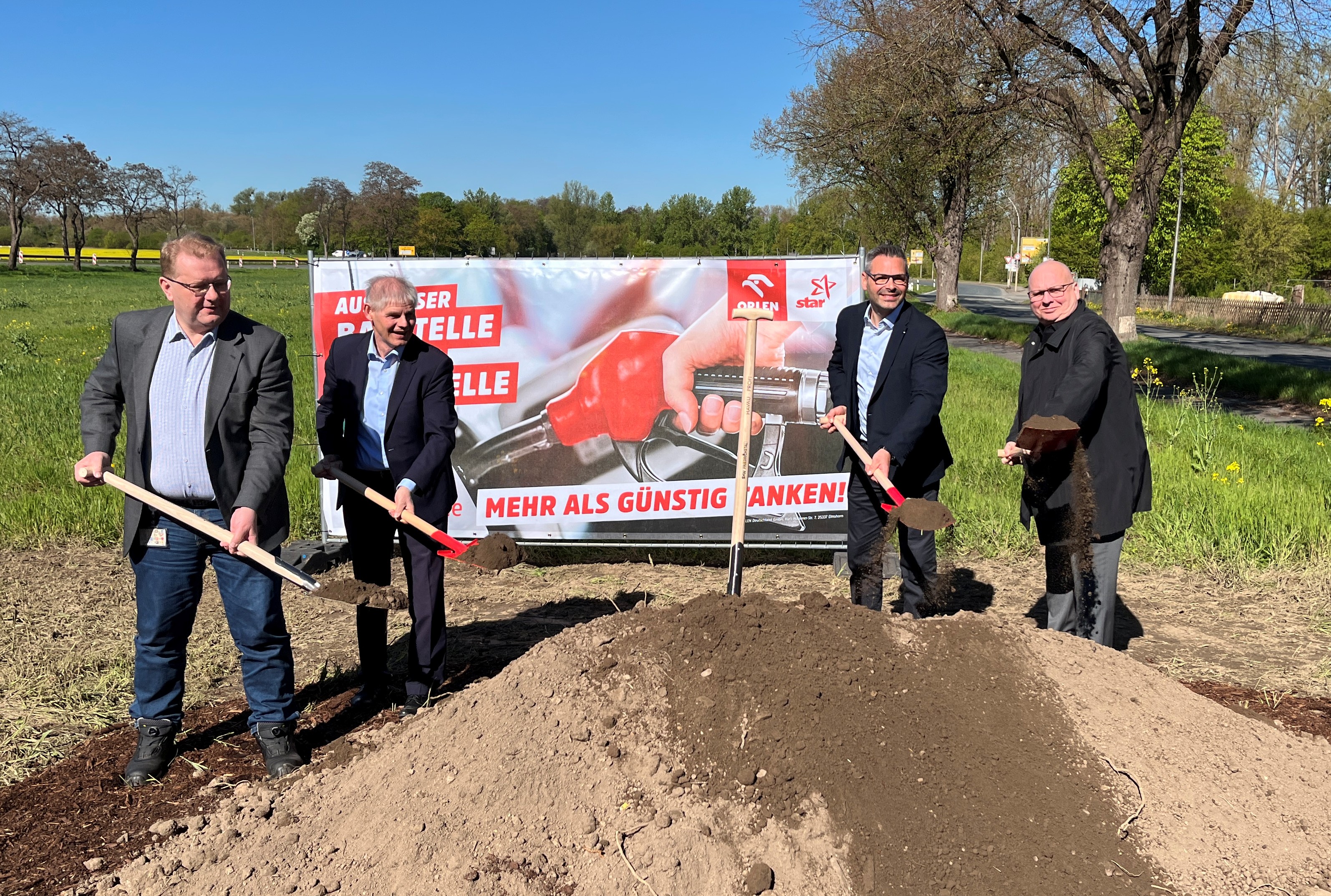 Spatenstich Salzgitter_(vlnr)_Baresch_Klingebiel_Kulbach_Heinrich_(c) ORLEN Deutschland.JPG